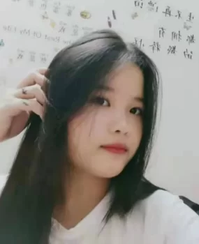 一个爱玩游戏的兼职小姐姐