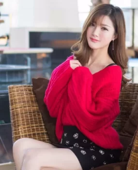 体验温柔贤淑高端女神学长，年轻貌美，胸大屁股大，可肛交