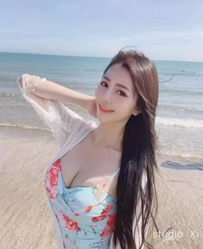 高颜值MM，爆乳纯骚B，欲望十足，耐操满足你性需要