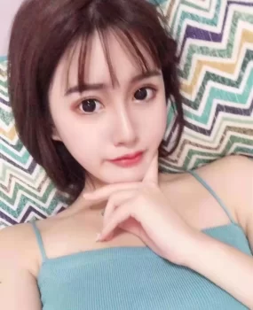 中俄混血  超嫩童模 上粉下嫩  18岁