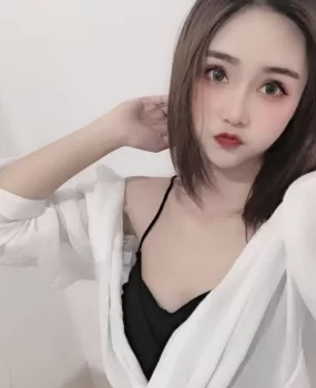 朝阳，很粉嫩刚出来做不久的妹纸✧*｡٩(ˊωˋ*)و✧*｡