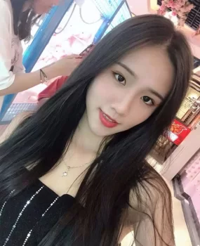 超有高端气质兼职大学生嫩模，还是大长腿