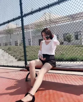 昨天体验了一个粉嫩幼师