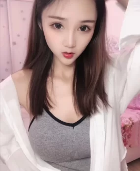 艹了一个胸特别大的妹子