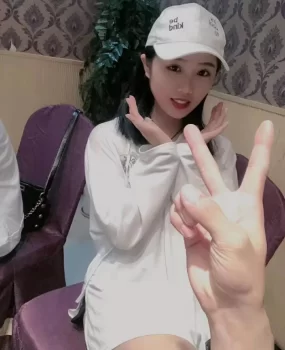 极品学生 哥哥不用动妹妹全自己动 激情四射