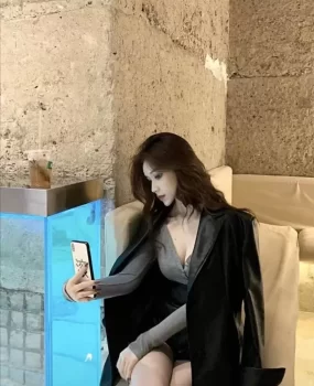 喜欢爱爱的漂亮妹子