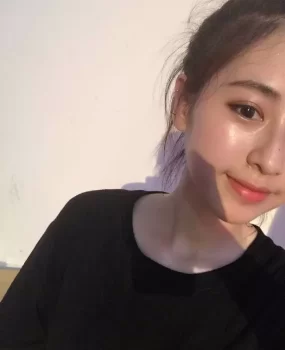 国贸18岁美少女兼职胸推口活啪啪