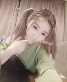 站桩后入大屁股软妹，配合默契，姿势随便换，完事没有空虚感