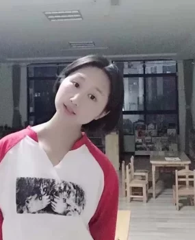 大饼脸米易小妹,胜在年轻