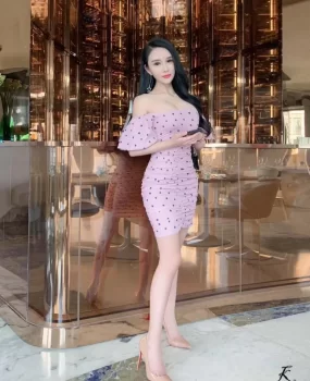 宝龙 大胸小姐姐