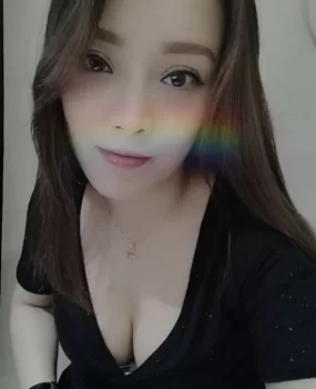 德思勤高颜值妹子