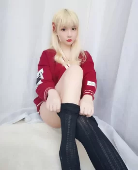 无锡清纯学妹一个人住兼职被操哭