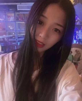 兼职90后文员小姐姐，刚下海，粉嫩