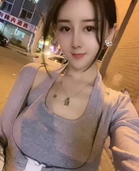 浴缸里爆肏兼职小淫娃喊爸爸不要停用力插