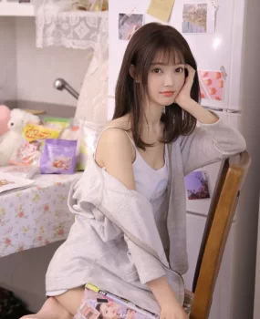 胸挺屁股翘，妹妹被cao出水