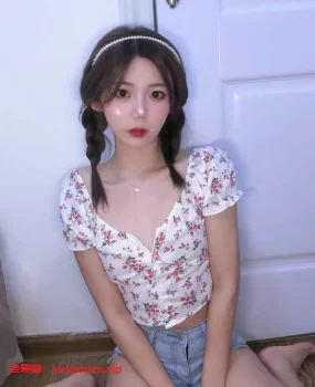 体验00后高挑漂亮嫩妹,很紧很爽