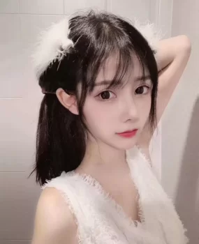 性感气质类型的娇柔，皮肤滑滑