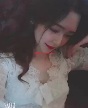 二七的骚妹子  会叫你老公叫的很大声隔壁都来敲门了