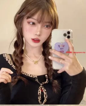 杭州后入极品美人，白嫩大咪咪粉嫩小穴被干的淫水直流