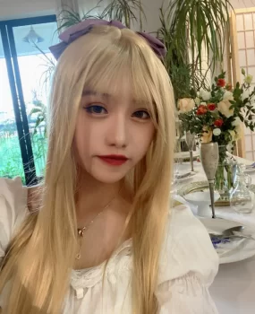 玉足少女皮肤白嫩,颜值爆 性感身材,大众口味
