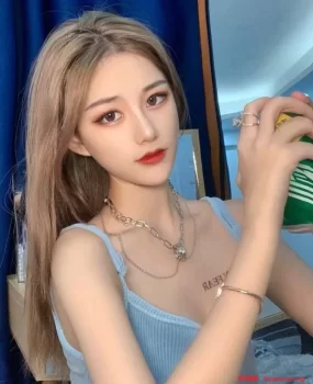 重庆丰满大奶学生兼职，操起来真舒服