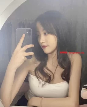 91大神推荐！无锡嫩模被爆肏，站都站不起来了，逼紧水多活好，等老板调教