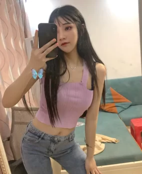 情人般的少女,什么都能满足只为了快钱?