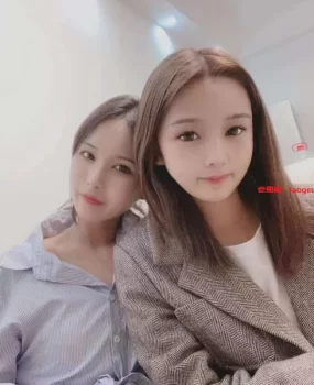 性感艳丽迷人的莉莉，粉红色奶子，