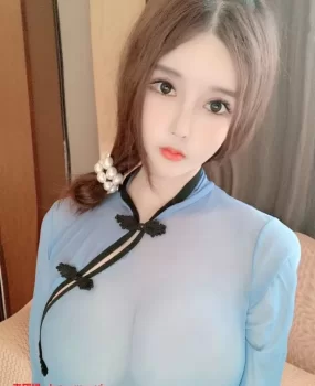 妹子处女够操,性格温柔,身材前凸后翘,胸大腿长,活好水多b紧