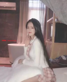 太原学生妹兼职，小巧玲珑肌肤紧致，奶头粉嫩逼水超多