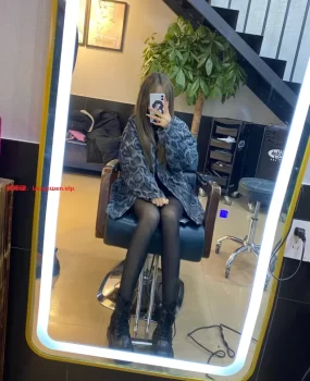 兼职妹子,刚刚发育好 奶白多汁