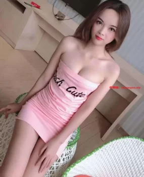 新茶到店，妹妹水多逼紧，服务一条龙，性格温顺。欢迎老板前来