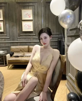 兰州气质少妇兼职,颜值高,逼紧水多