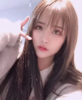 妹子爽哉舔的嗨